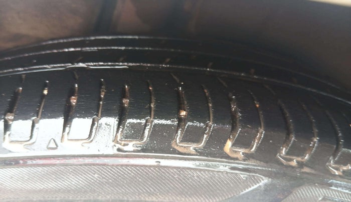 2017 Maruti Ciaz ZDI SHVS, Diesel, Manual, 77,892 km, Right Rear Tyre Tread