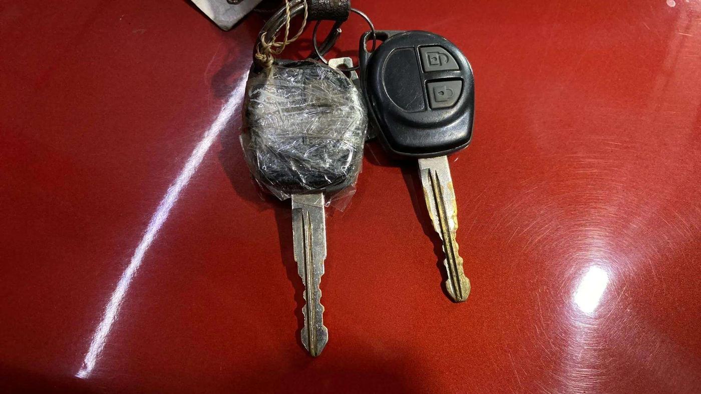 2014 Maruti Swift VXI, Petrol, Manual, 75,315 km, Key Close Up