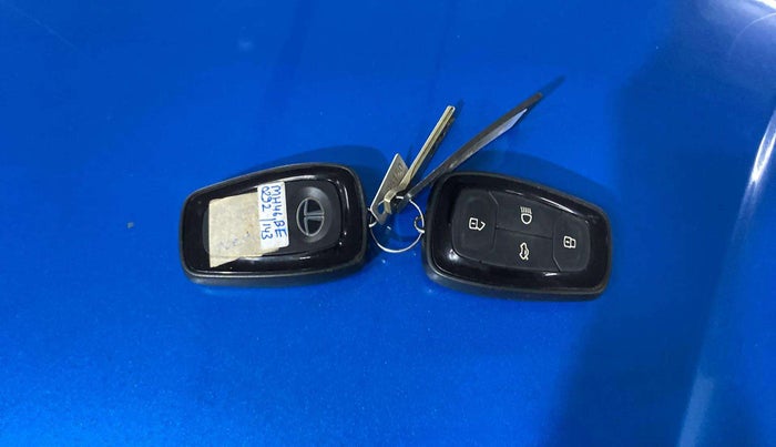 2017 Tata NEXON XZ PLUS PETROL, Petrol, Manual, 48,932 km, Key Close Up