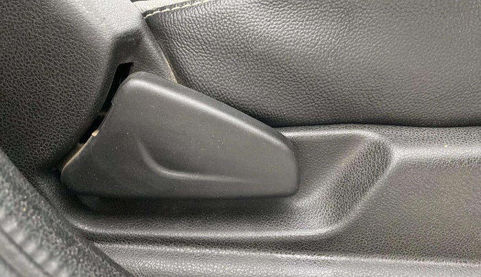 2018 Renault Kwid RXT 0.8 (O), CNG, Manual, 43,682 km, Driver Side Adjustment Panel