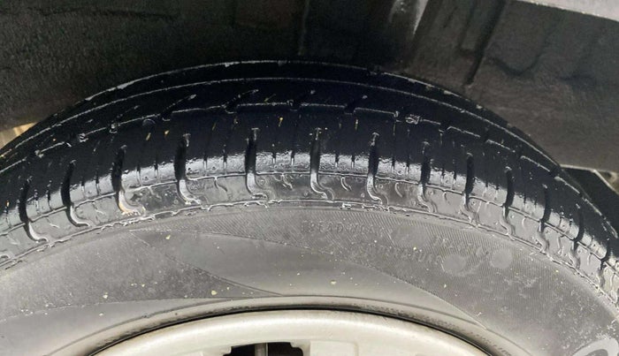 2018 Renault Kwid RXT 0.8 (O), CNG, Manual, 43,682 km, Left Rear Tyre Tread