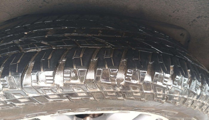 2018 Ford Endeavour TITANIUM 3.2 4X4 AT, Diesel, Automatic, 1,30,116 km, Left Rear Tyre Tread