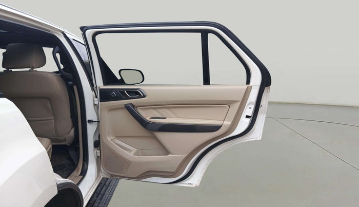 2018 Ford Endeavour TITANIUM 3.2 4X4 AT, Diesel, Automatic, 1,30,116 km, RHS Rear Door