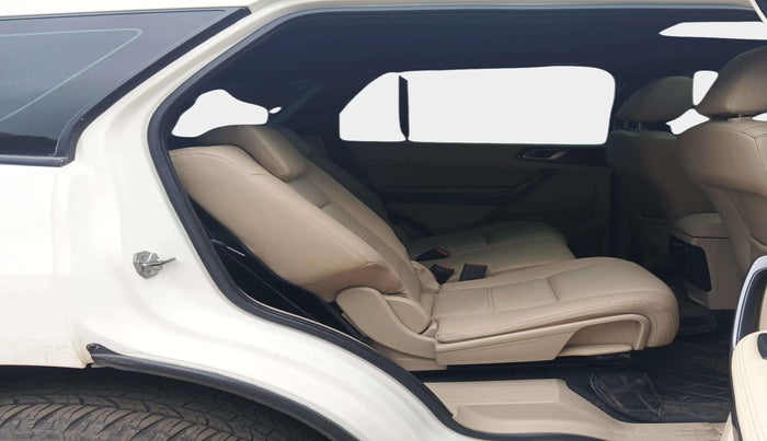 2018 Ford Endeavour TITANIUM 3.2 4X4 AT, Diesel, Automatic, 1,30,116 km, Right Side Rear Door Cabin