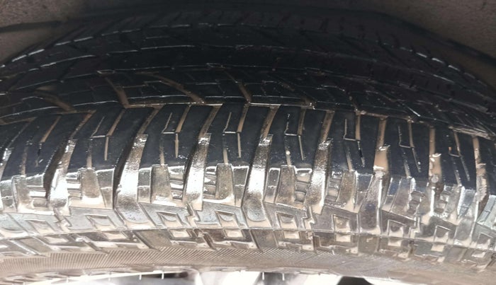 2018 Ford Endeavour TITANIUM 3.2 4X4 AT, Diesel, Automatic, 1,30,116 km, Right Rear Tyre Tread