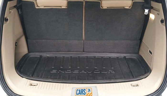 2018 Ford Endeavour TITANIUM 3.2 4X4 AT, Diesel, Automatic, 1,30,116 km, Boot Open Zoomed View