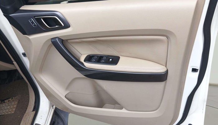 2018 Ford Endeavour TITANIUM 3.2 4X4 AT, Diesel, Automatic, 1,30,116 km, Driver Side Door Panels Control
