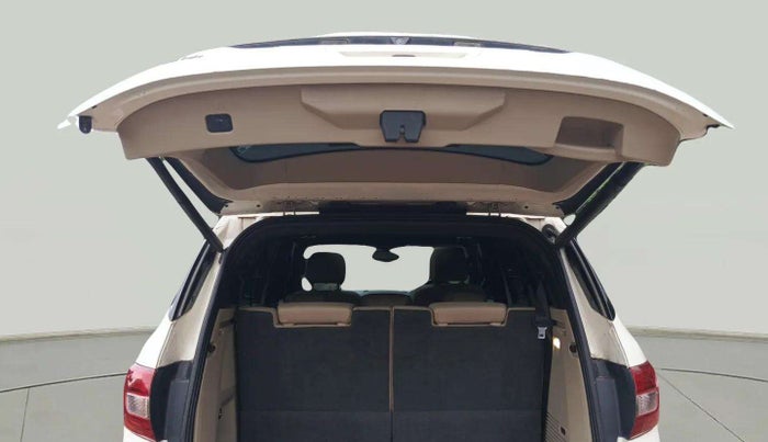 2018 Ford Endeavour TITANIUM 3.2 4X4 AT, Diesel, Automatic, 1,30,116 km, Boot Door Open