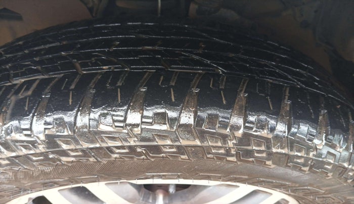 2018 Ford Endeavour TITANIUM 3.2 4X4 AT, Diesel, Automatic, 1,30,116 km, Left Front Tyre Tread