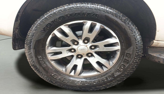 2018 Ford Endeavour TITANIUM 3.2 4X4 AT, Diesel, Automatic, 1,30,116 km, Right Rear Wheel
