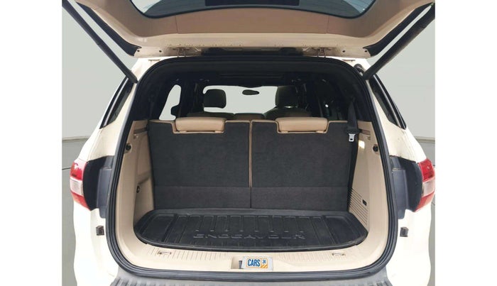 2018 Ford Endeavour TITANIUM 3.2 4X4 AT, Diesel, Automatic, 1,30,116 km, Boot Inside