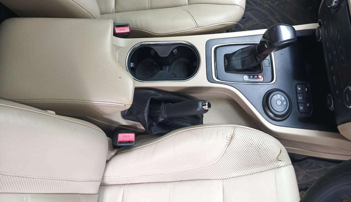 2018 Ford Endeavour TITANIUM 3.2 4X4 AT, Diesel, Automatic, 1,30,116 km, Gear Lever