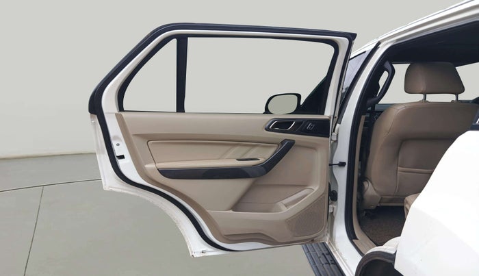 2018 Ford Endeavour TITANIUM 3.2 4X4 AT, Diesel, Automatic, 1,30,116 km, LHS Rear Door