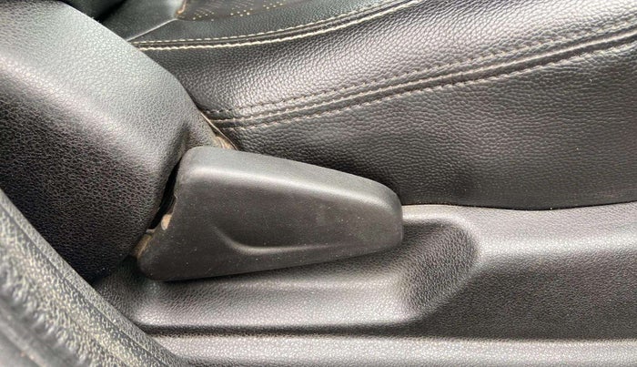 2019 Renault Kwid RXT 1.0, Petrol, Manual, 46,597 km, Driver Side Adjustment Panel