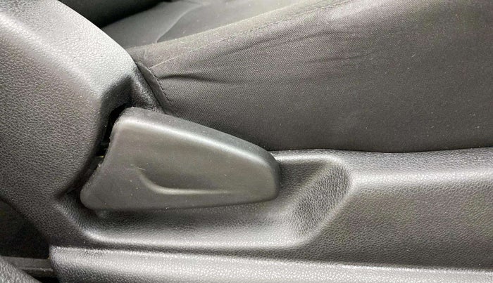 2019 Renault Kwid RXT 1.0, Petrol, Manual, 76,208 km, Driver Side Adjustment Panel