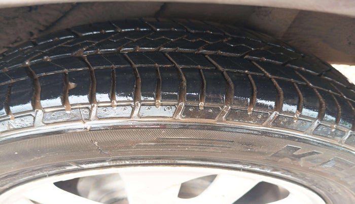2015 Honda Amaze 1.5L I-DTEC VX, Diesel, Manual, 64,010 km, Left Rear Tyre Tread