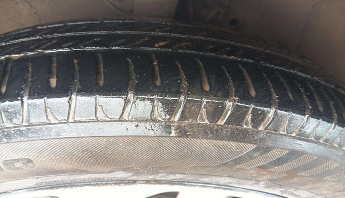2015 Honda Amaze 1.5L I-DTEC VX, Diesel, Manual, 64,010 km, Left Front Tyre Tread