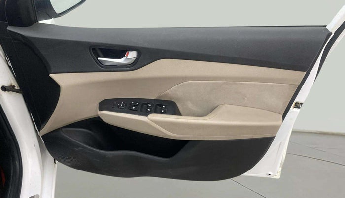 2019 Hyundai Verna 1.4 EX PETROL, CNG, Manual, 91,820 km, Driver Side Door Panels Control