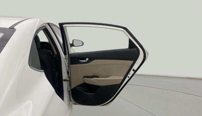 2019 Hyundai Verna 1.4 EX PETROL, CNG, Manual, 91,820 km, RHS Rear Door