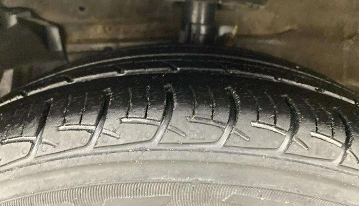 2017 Maruti Ciaz DELTA 1.4 MT PETROL, Petrol, Manual, 1,08,406 km, Left Front Tyre Tread