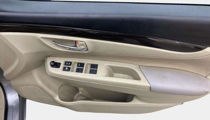 2017 Maruti Ciaz DELTA 1.4 MT PETROL, Petrol, Manual, 1,08,406 km, Driver Side Door Panels Control