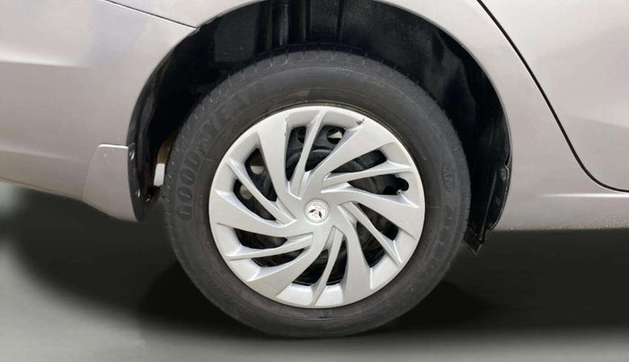 2017 Maruti Ciaz DELTA 1.4 MT PETROL, Petrol, Manual, 1,08,406 km, Right Rear Wheel