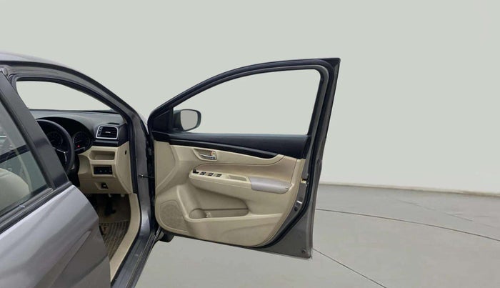 2017 Maruti Ciaz DELTA 1.4 MT PETROL, Petrol, Manual, 1,08,406 km, RHS Front Door