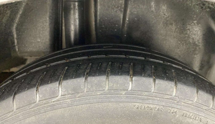 2017 Maruti Ciaz DELTA 1.4 MT PETROL, Petrol, Manual, 1,08,406 km, Right Rear Tyre Tread
