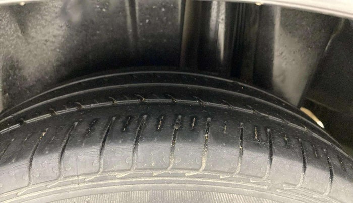 2017 Maruti Ciaz DELTA 1.4 MT PETROL, Petrol, Manual, 1,08,406 km, Left Rear Tyre Tread