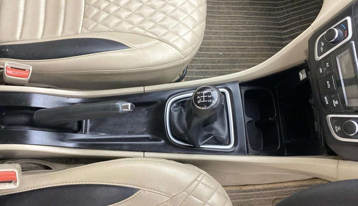 2017 Maruti Ciaz DELTA 1.4 MT PETROL, Petrol, Manual, 1,08,406 km, Gear Lever