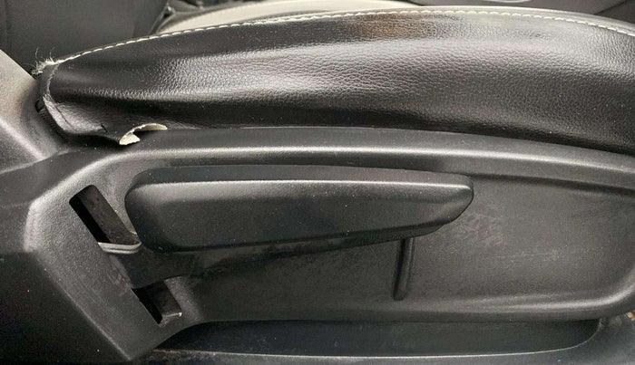 2024 Tata ALTROZ XM PLUS PETROL, Petrol, Manual, 19,571 km, Driver Side Adjustment Panel