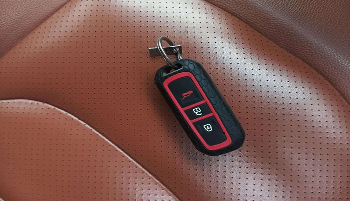 2021 MG HECTOR PLUS SELECT 2.0 DIESEL TURBO MT 7-STR, Diesel, Manual, 72,515 km, Key Close Up
