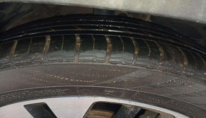 2021 MG HECTOR PLUS SELECT 2.0 DIESEL TURBO MT 7-STR, Diesel, Manual, 72,515 km, Right Front Tyre Tread