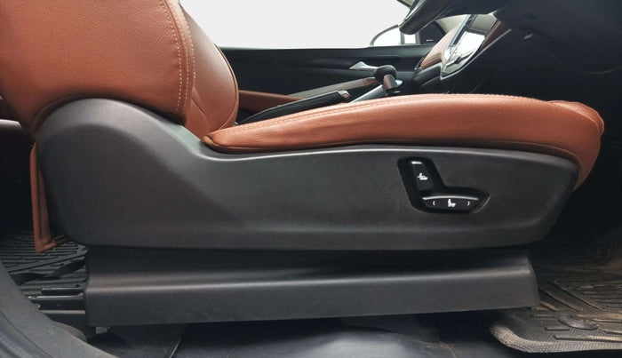 2021 MG HECTOR PLUS SELECT 2.0 DIESEL TURBO MT 7-STR, Diesel, Manual, 72,515 km, Driver Side Adjustment Panel