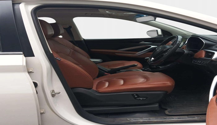 2021 MG HECTOR PLUS SELECT 2.0 DIESEL TURBO MT 7-STR, Diesel, Manual, 72,515 km, Right Side Front Door Cabin
