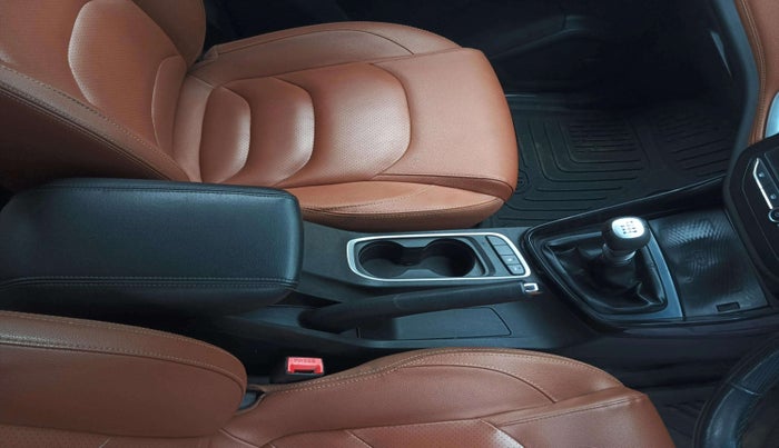 2021 MG HECTOR PLUS SELECT 2.0 DIESEL TURBO MT 7-STR, Diesel, Manual, 72,515 km, Gear Lever