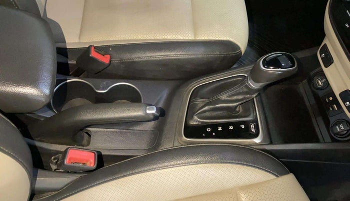 2018 Hyundai Verna 1.6 VTVT SX (O) AT, Petrol, Automatic, 51,761 km, Gear Lever