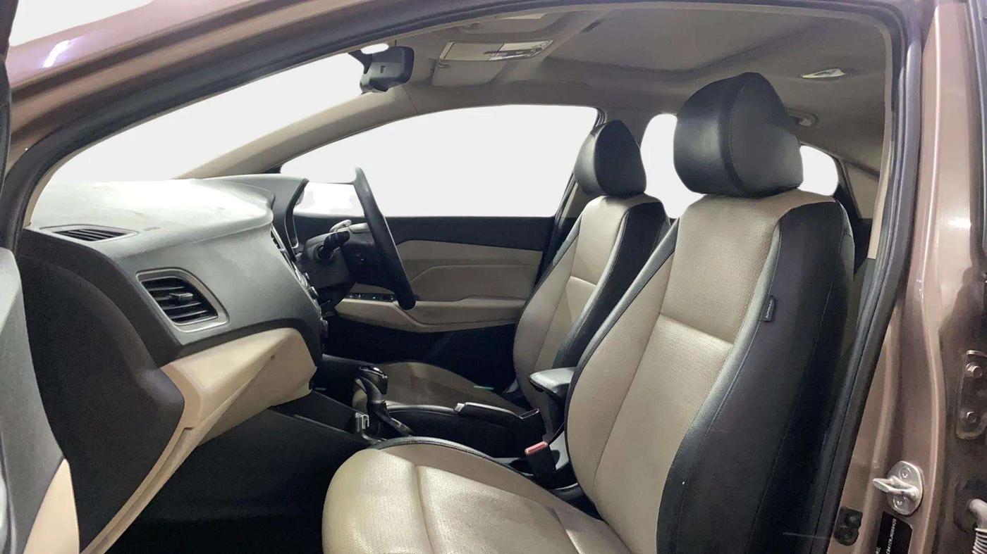 2018 Hyundai Verna 1.6 VTVT SX (O) AT, Petrol, Automatic, 51,878 km, Right Side Front Door Cabin