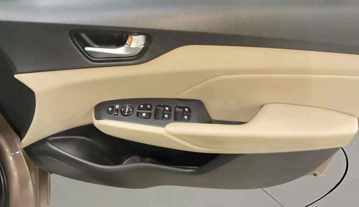 2018 Hyundai Verna 1.6 VTVT SX (O) AT, Petrol, Automatic, 51,761 km, Driver Side Door Panels Control