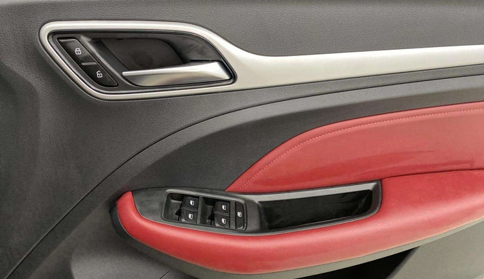 2023 MG ASTOR SAVVY 1.5 CVT S RED, Petrol, Automatic, 22,796 km, Driver Side Door Panels Control