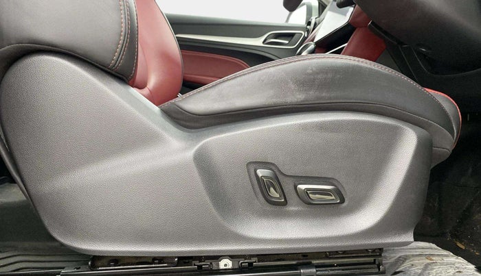 2023 MG ASTOR SAVVY 1.5 CVT S RED, Petrol, Automatic, 22,796 km, Driver Side Adjustment Panel
