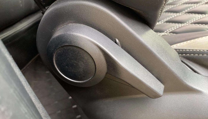 2023 Tata PUNCH CREATIVE  MT, Petrol, Manual, 19,133 km, Driver Side Adjustment Panel