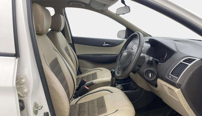 2013 Hyundai i20 MAGNA (O) 1.2, Petrol, Manual, 62,986 km, Right Side Front Door Cabin