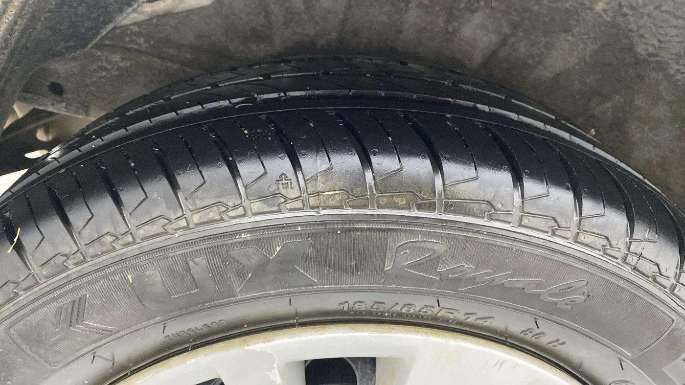 2013 Hyundai i20 MAGNA (O) 1.2, Petrol, Manual, 62,986 km, Right Rear Tyre Tread