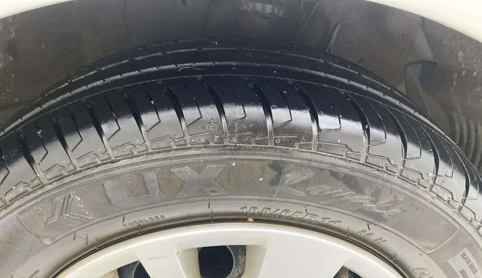 2013 Hyundai i20 MAGNA (O) 1.2, Petrol, Manual, 62,986 km, Right Front Tyre Tread