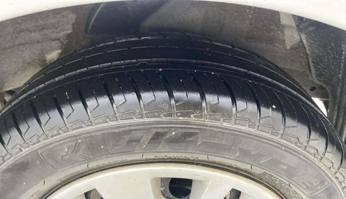 2013 Hyundai i20 MAGNA (O) 1.2, Petrol, Manual, 62,986 km, Left Rear Tyre Tread