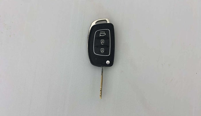 2013 Hyundai i20 MAGNA (O) 1.2, Petrol, Manual, 62,986 km, Key Close Up