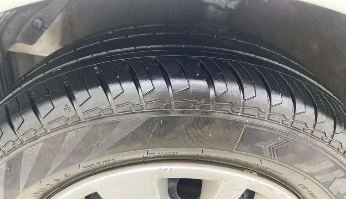 2013 Hyundai i20 MAGNA (O) 1.2, Petrol, Manual, 62,986 km, Left Front Tyre Tread