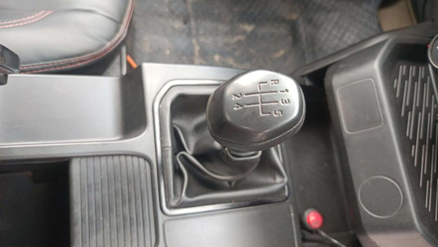 2021 Renault Kiger RXL MT, Petrol, Manual, 54,116 km, Gear Lever