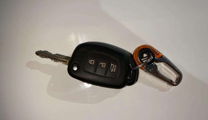 2020 Hyundai VENUE SX 1.4 CRDI, Diesel, Manual, 1,03,676 km, Key Close Up